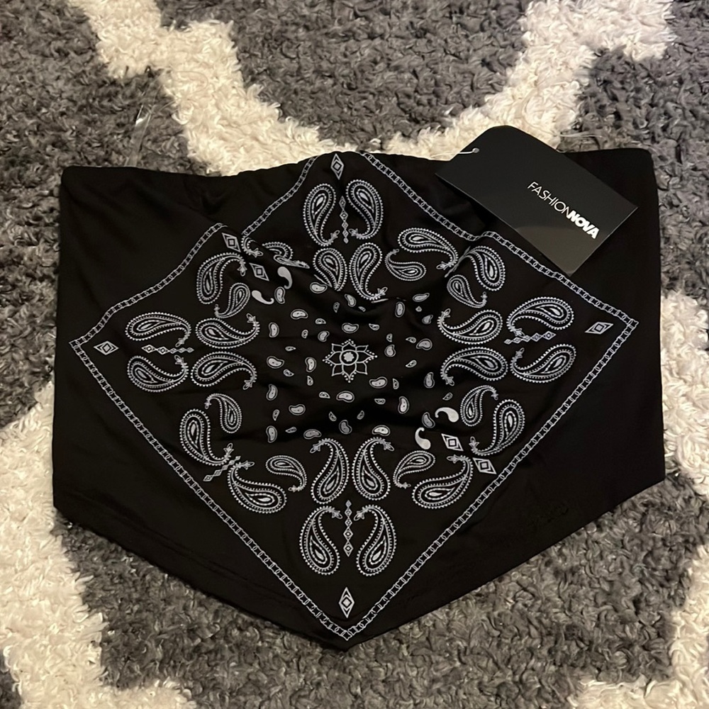 Fashion nova crop top